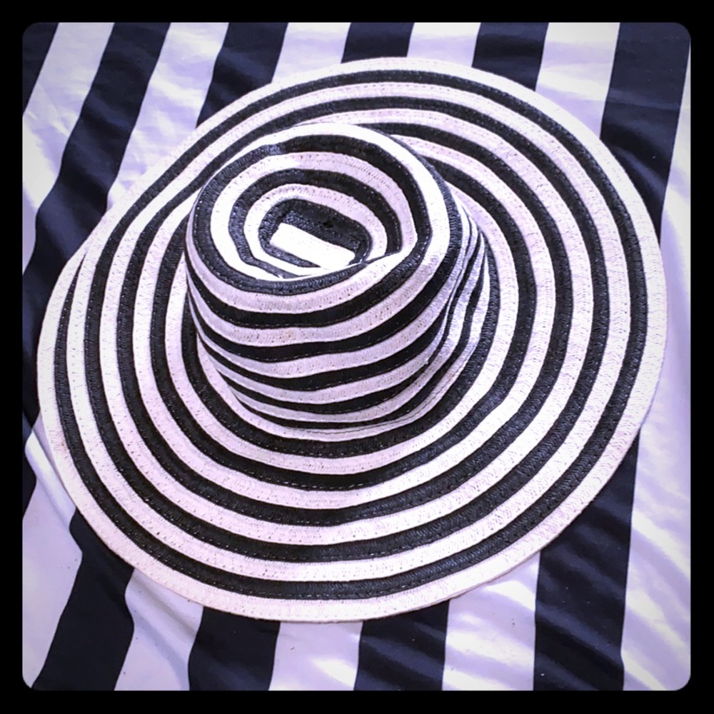 Black & White Sun Hat